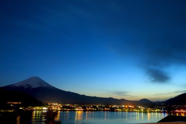 Fuji Dağı'nda twilight saat