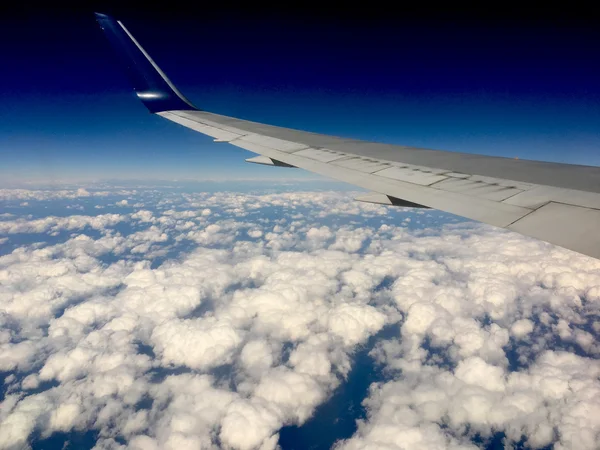 Avião na nuvem — Fotografia de Stock