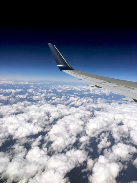 Avión en la nube —  Fotos de Stock