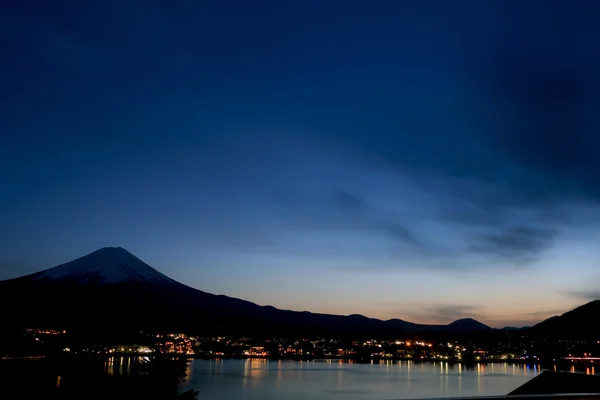 Fuji Dağı'nda twilight saat