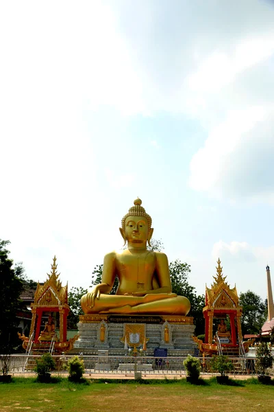 Temple and buddha image — Stock Photo, Image