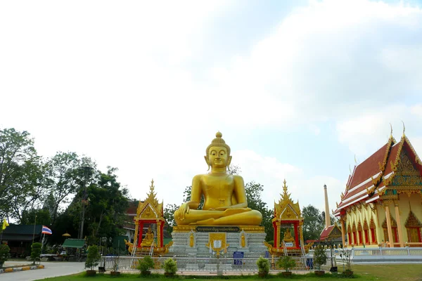 Temple and buddha image — Stock Photo, Image