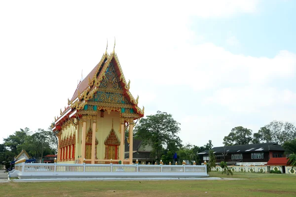 Temple and buddha image — Stock Photo, Image