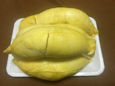 durain, Tayland ünlü meyvesi beyaz arka planda.