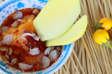 Mango ve yan yemekler