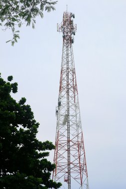 Uydu ayağı baz istasyonu. Uydu anteni