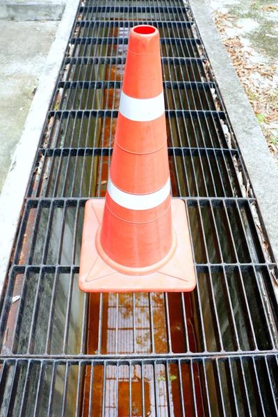 Middle point focus of steel drain water flows down through the steel manhole cover on a sunlight afternoon. — Stock Photo, Image