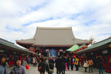 Sensoji Tapınağı, Asakusa Japonya Şub 19'16: 19 Şubat 2016 için Tayland turist geldi Sensoji Tapınağı, Japonya için hak kazanmak ve Buda resim Sensoji Tapınağı, Asakusa-Japonya saygı .