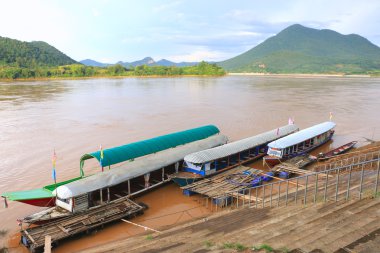 Tayland ve Laos nehir sınır öğleden sonra güneş ışığı - Kong nehir kenarlık altında
