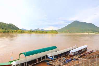 Tayland ve Laos nehir sınır öğleden sonra güneş ışığı - Kong nehir kenarlık altında
