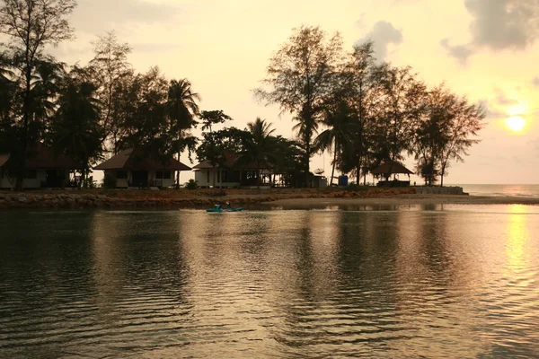 夕日とチャン島 — ストック写真