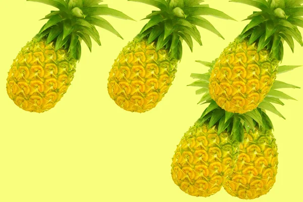 Made Design Dojrzałe Ananasy Izolowane Pastelowym Żółtym Tle Kreatywna Koncepcja — Zdjęcie stockowe