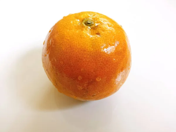 Close Orange Fruit Droplets White Background Refreshing Fruit Snacks — Stok Foto