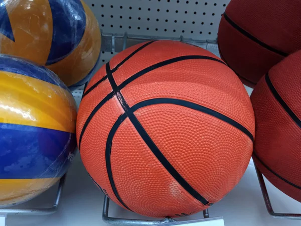 Nuevo Balón Baloncesto Goma Única Cesta Estante Para Foto Ilustración — Foto de Stock