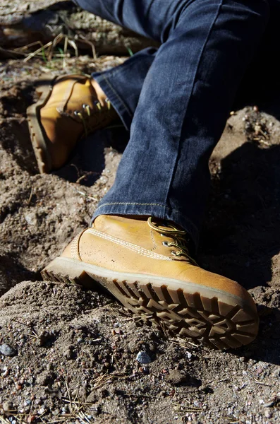 Kadın Ayakkabı sarı. Doğal ortamında.