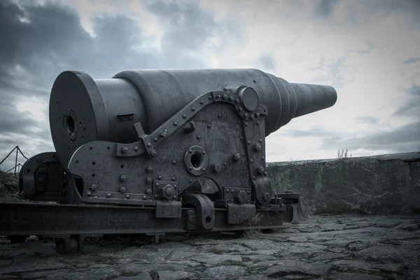 Büyük silah eski bir kale içinde