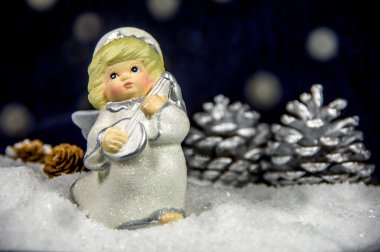 Karda kukla Angel. Noel simgesi