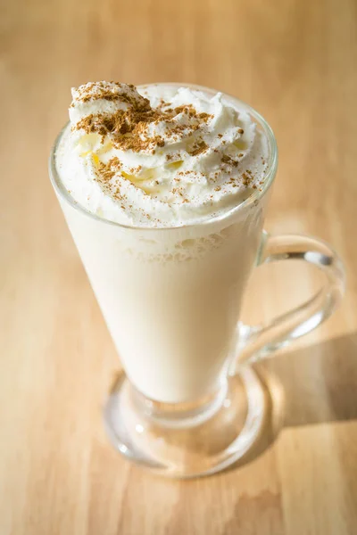 Milkshake Café Gelado Uma Mesa Madeira Com Fundo Madeira — Fotografia de Stock