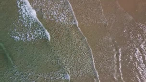 Drone Vista Belas Imagens Com Ondas Mar Azul Turquesa Quebrando — Vídeo de Stock