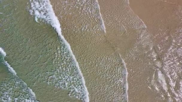 Drone Vista Belas Imagens Com Ondas Mar Azul Turquesa Quebrando — Vídeo de Stock