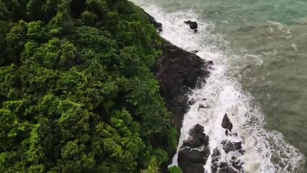 Pemandangan Atas Pantai Berbatu Yang Indah — Stok Video