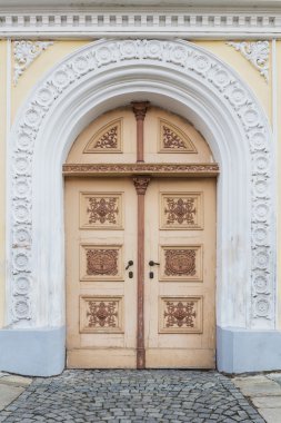 Eski kapı dekore edilmiş