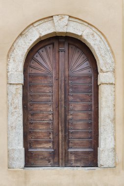 Eski kahverengi ahşap windov