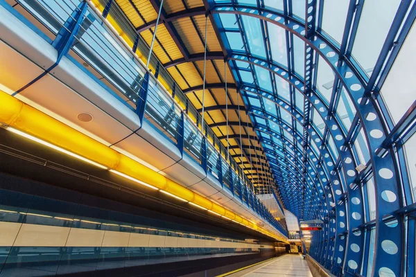 Forme geometriche stazione della metropolitana — Foto Stock