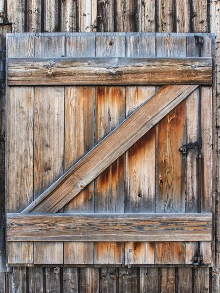 Alte Holzfensterläden — Stockfoto