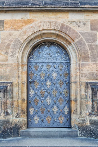 Żelazne drzwi — Zdjęcie stockowe