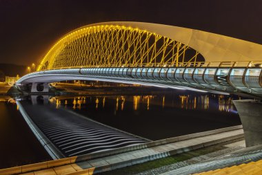 Geceleri Kalesi'ne Köprüsü