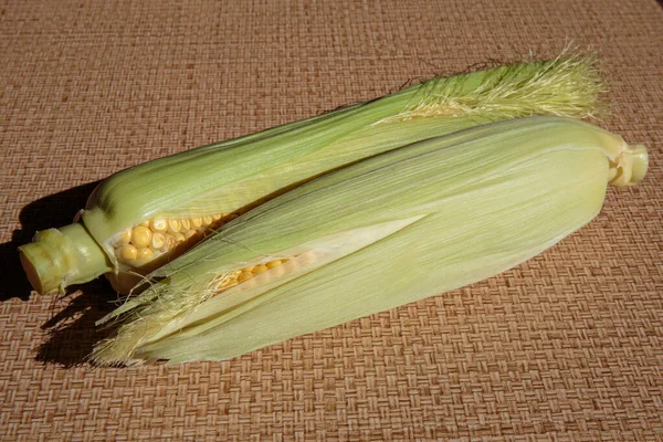 Verse Groene Maïskolven Maïs Als Concept Van Veganistisch Voedsel — Stockfoto