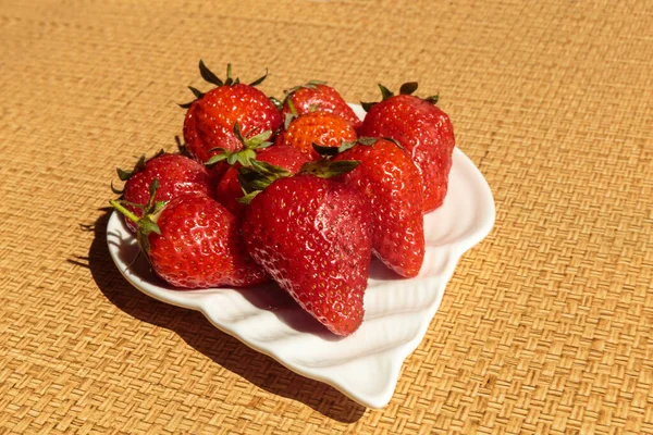 Rijp Zoete Aardbeien Kom Concept Van Een Veganistisch Ontbijt — Stockfoto