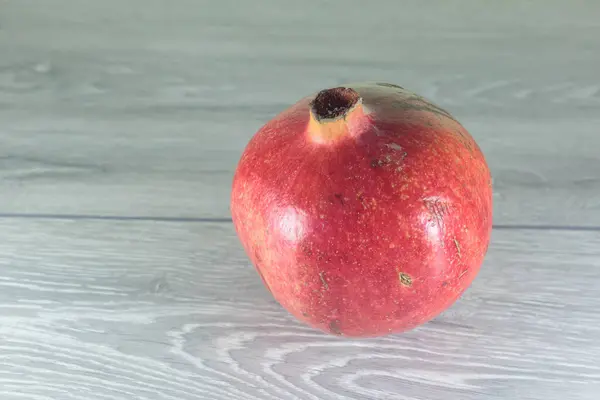 Saftige Reife Granatäpfel Konzept Der Veganen Ernährung — Stockfoto
