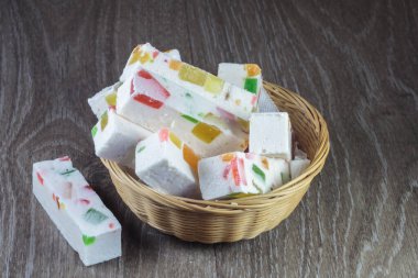 Marmelatlı marşmelov çubukları. Doğu tatlıları.