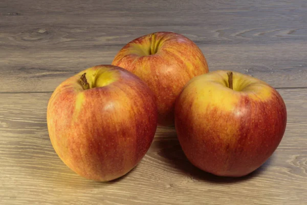 Las Manzanas Jugosas Parecen Colores Veraniegos Invierno —  Fotos de Stock