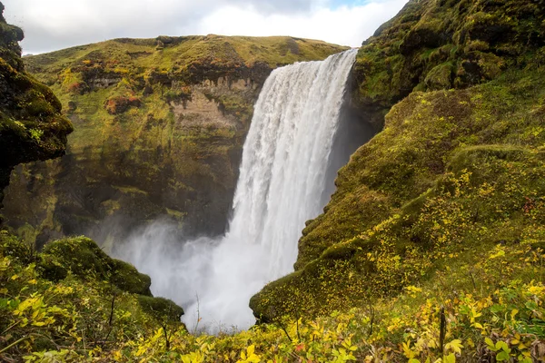 Skogafoss, 아이슬란드에 아름 다운 폭포 — 스톡 사진