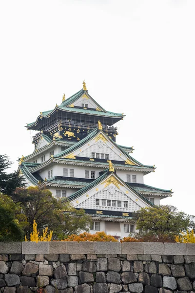 Osaka castle i höstsäsongen — Stockfoto