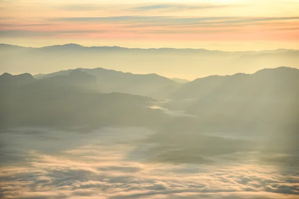 Beautiful layers of mountain landscape — Stock Photo, Image