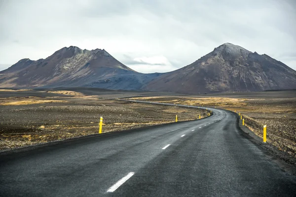 Route vide au début de l'hiver en Islande — Photo