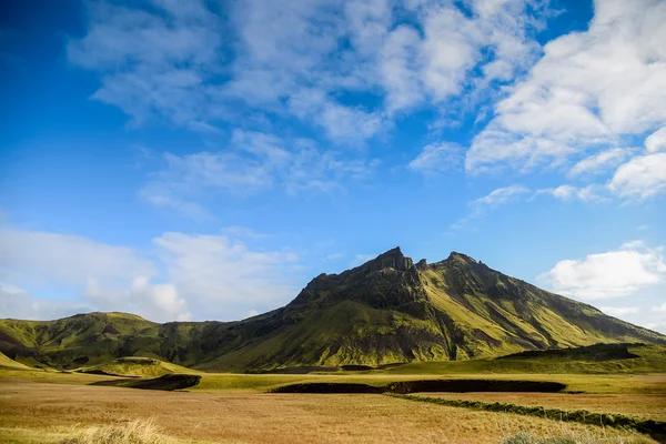 Berglandschaft im Sommer von Island — Stockfoto