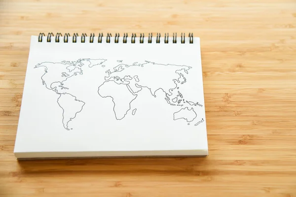 Mapa do mundo esboço no notebook — Fotografia de Stock