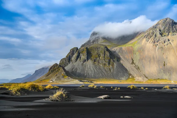 Mountains and volcanic lava sand in Stoksness, Iceland — стоковое фото