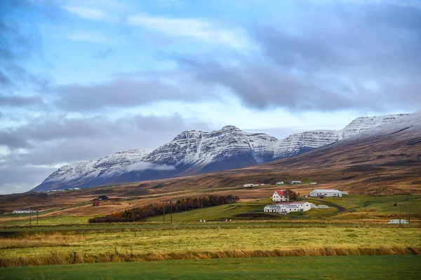 Hermoso paisaje a principios del invierno de Islandia —  Fotos de Stock
