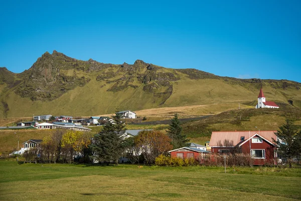 Vik, pequeña ciudad en el sur de Islandia —  Fotos de Stock