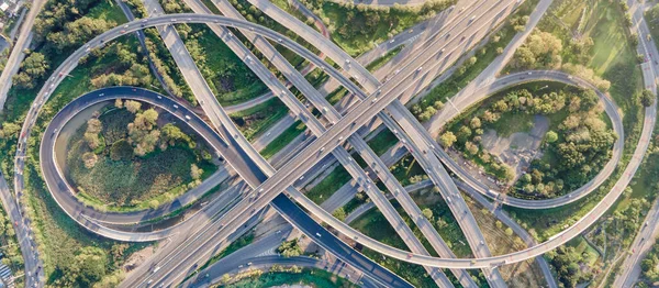 Vista Aérea Del Intercambio Carreteras Intersección Carreteras Con Tráfico Urbano —  Fotos de Stock