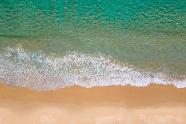 Повітряний Вид Бірюзової Океанської Хвилі Досягає Берегової Лінії Красивий Тропічний — стокове фото
