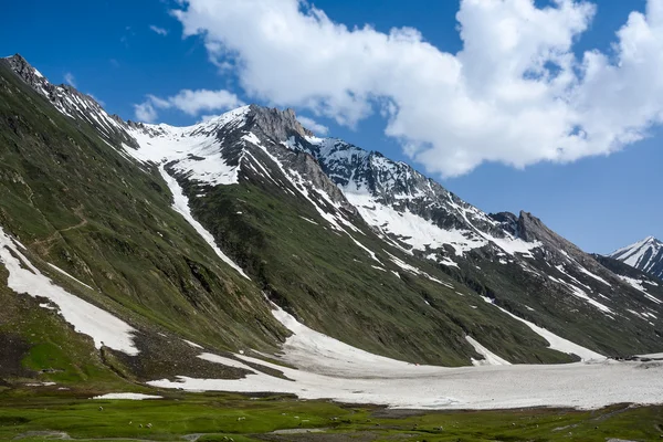 Himalaya-Gebirge im Frühling — Stockfoto