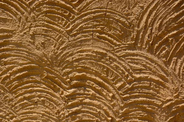 Wand aus braunem Wellenputz — Stockfoto