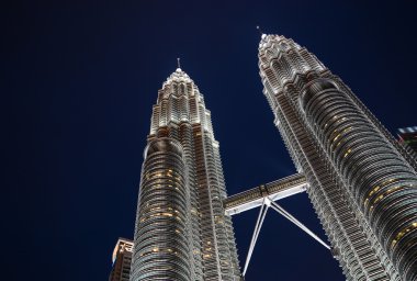 Petronas İkiz Kuleleri